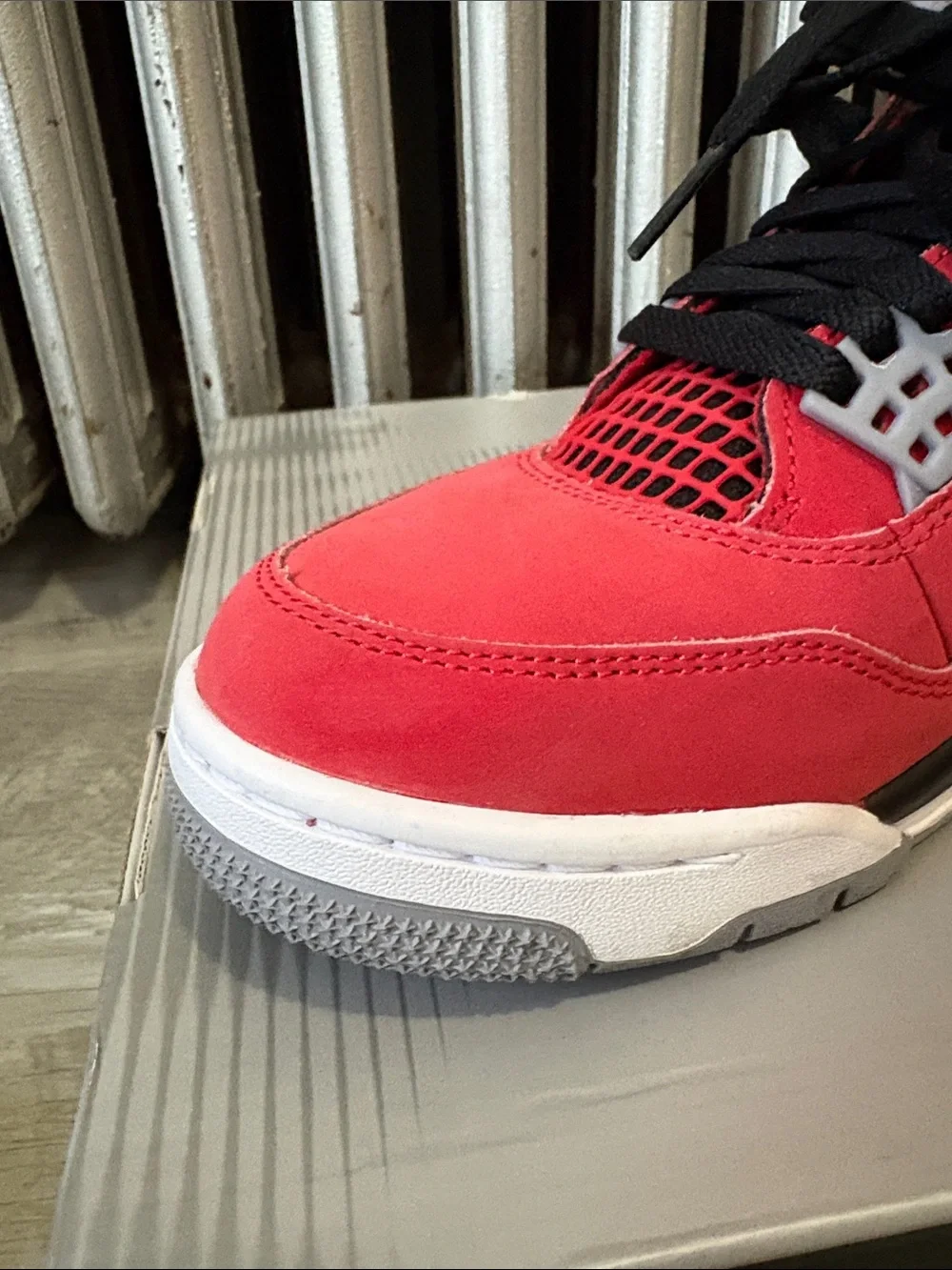 Jordan Air Jordan 4 Retro - Fire Red / White / Black Toro Bravo Men’s 9